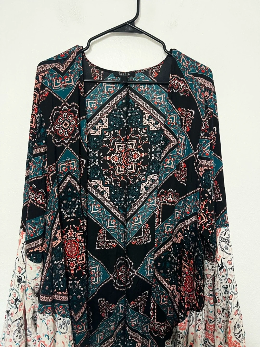 Torrid Chiffon High-Low Kimono in a Boho Medallion Pattern Size 3x - Picture 4 of 9